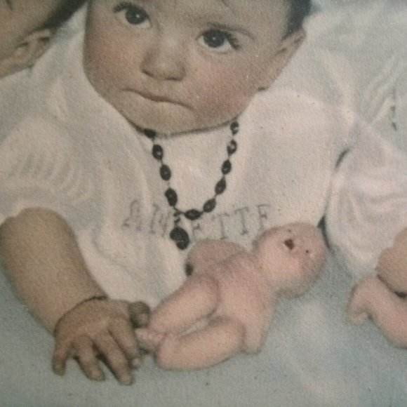 vintage Dionne quintuplets in a frame with glass. - Picture 3 of 6